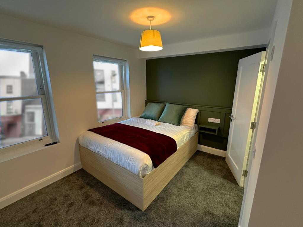 Mary Mullen'S Rooms Eyre Square. Galway Exterior photo